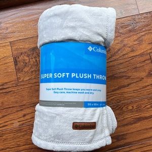 New Columbia super soft plush throw